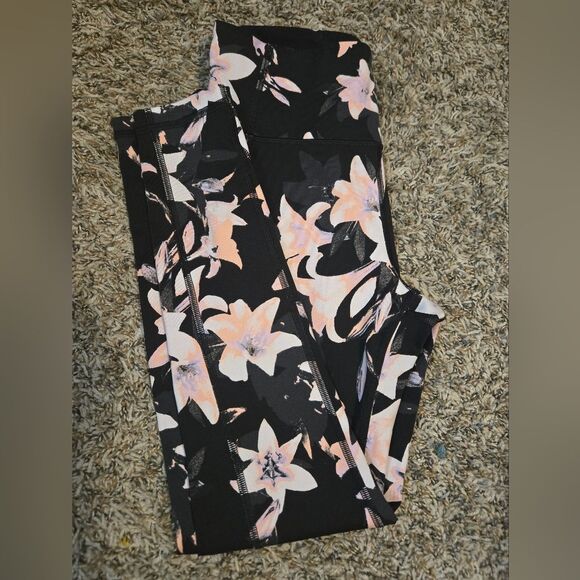 Victoria's Secret Black and Pink Floral Leggings - Picture 5 of 6